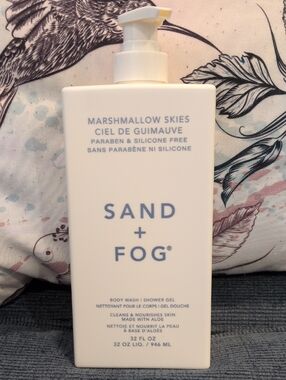 Sand + Fog Marshmallow Skies Body Wash — White